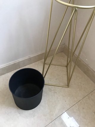 Vaso moderno nero e oro