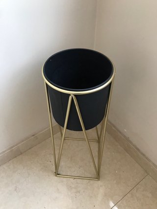 Vaso moderno nero e oro