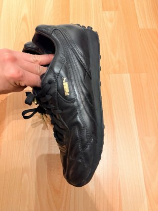 Zapatillas Puma Negras y Doradas