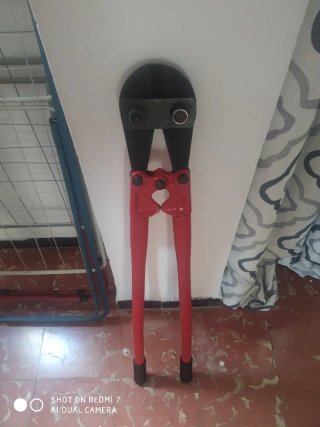 Cortafrío grande rojo