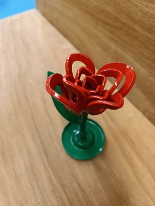 Rosa in ferro decorativa