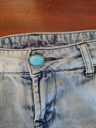 Shorts vaqueros con parches y bordado