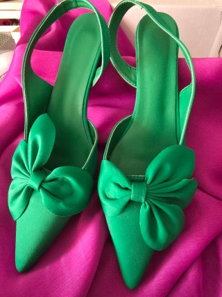 Zapatos verdes con lazo