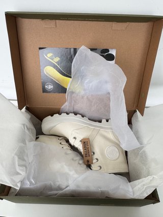 Zapatillas blancas altas Palladium nuevas. 41