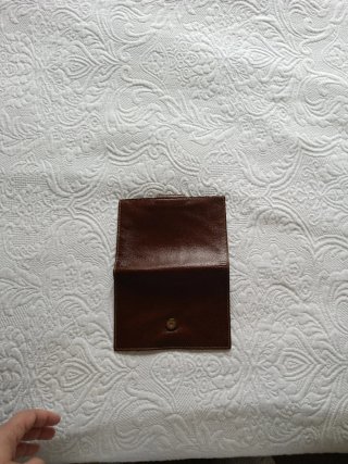 Cartera de piel marrón