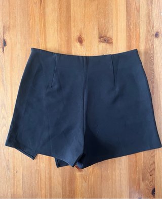 Falda negra corta