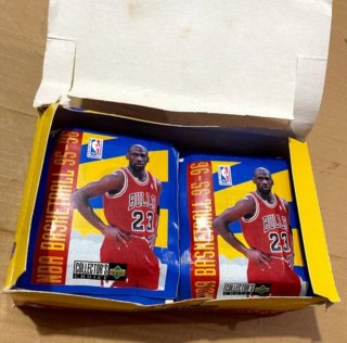 Scatola 100 pacchetti Michael Jordan NBA 95-96