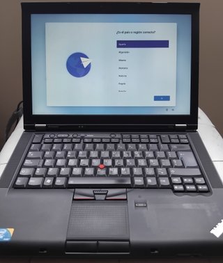 Lenovo Thinkpad T410 con su  Cargador AC 90W