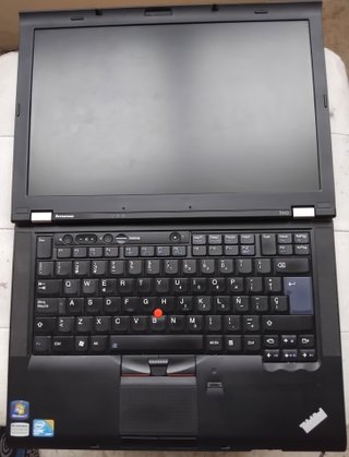 Lenovo Thinkpad T410 con su  Cargador AC 90W
