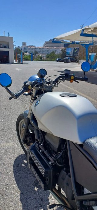BMW K75 Cafe Racer Plata y Negra