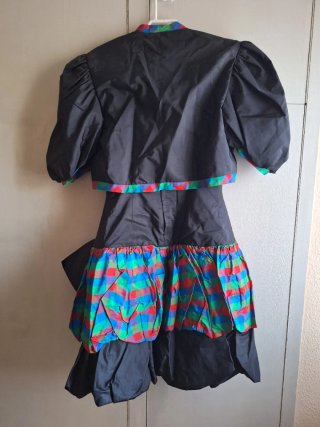 Vestido negro corto con chaqueta