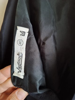 Vestido negro corto con chaqueta