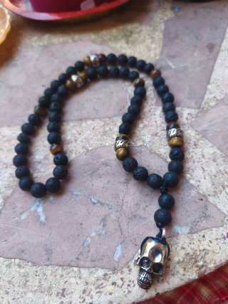 Collar Calavera Hombre Lava y Ojo de Tigre