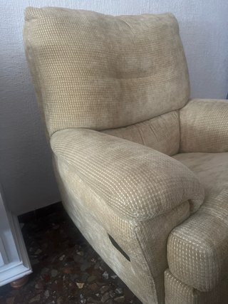 Sillón de tela beige