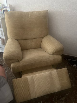 Sillón de tela beige