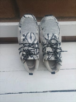 Playeras Sneakers Gris y Blanco
