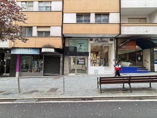 Local comercial en alquiler en Ensanche - Sar en Santiago de Compostela
