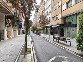 Local comercial en alquiler en Ensanche - Sar en Santiago de Compostela