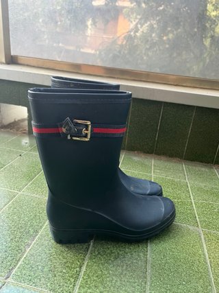 Botas de agua negras con detalle de cinta