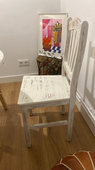 Mesa redonda vintage y 2 sillas pintadas a mano