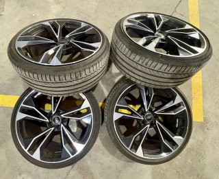 KIT CON LLANTAS 100% ORIGINALES AUDI EN 20”