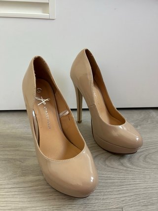 Tacones nude efecto charol plataforma talla 38