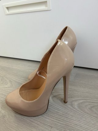 Tacones nude efecto charol plataforma talla 38