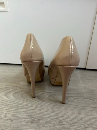 Tacones nude efecto charol plataforma talla 38