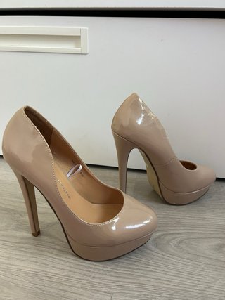 Tacones nude efecto charol plataforma talla 38