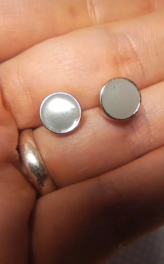 Set de pendientes dorados y plateados