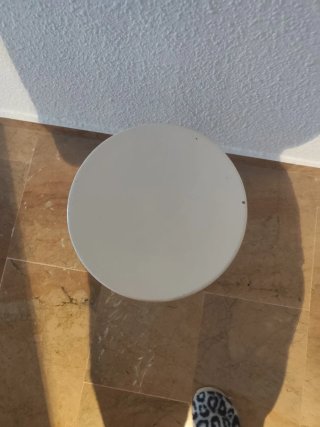 Taburete de madera blanco