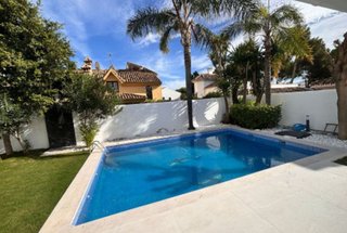 Chalet en alquiler en Nueva Andalucía centro en Marbella