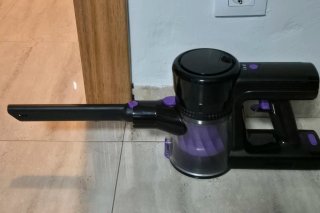 Aspirador de mano con accesorios
