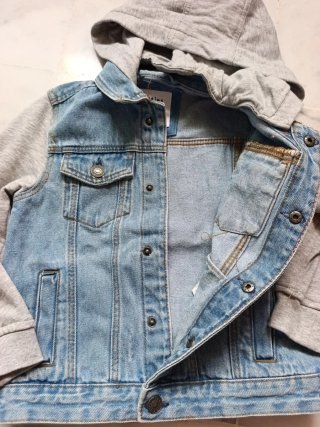 Chaqueta vaquera con capucha niño
