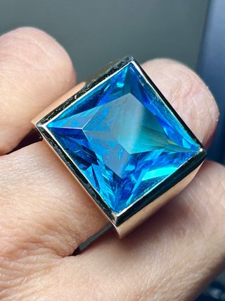 Anillo Luxenter grande dorado y azul