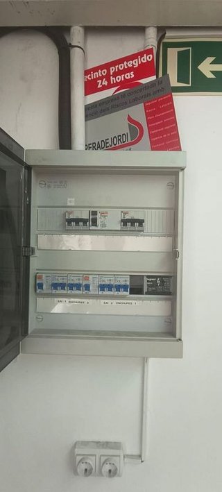 Nave industrial en venta en Gràcia en Sabadell