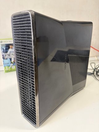 Xbox 360 + 4 Juegos + Mando Blanco