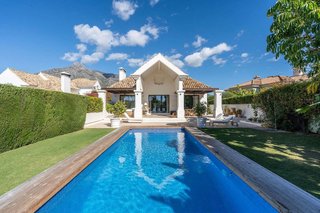 Chalet en alquiler en Los Naranjos - Las Brisas en Marbella