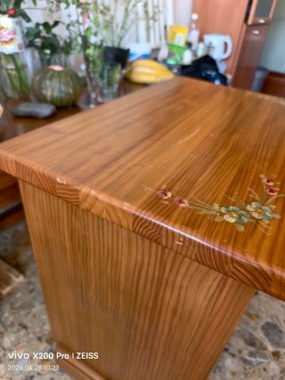 Mesita de noche de madera