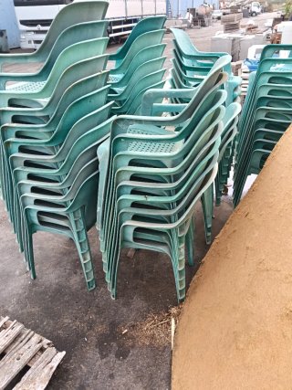 Sillas de plástico reforzadas verdes