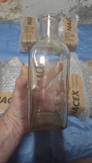 Botellas de cristal transparentes