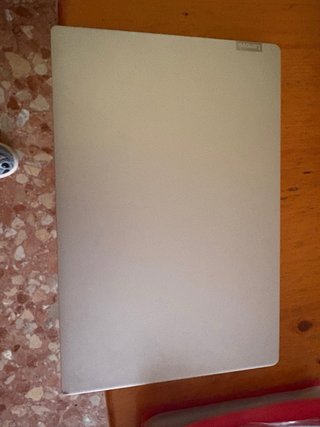 Lenovo Ideapad 330S-15ARR para piezas. Arranca.