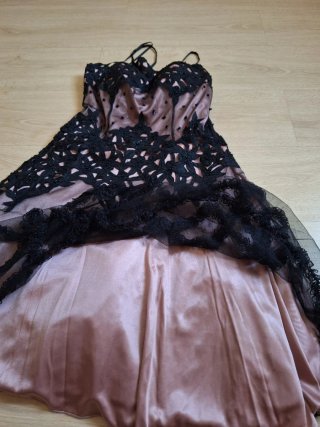 Vestido corto negro y rosa