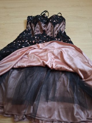 Vestido corto negro y rosa