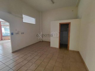 Local comercial en alquiler en Boiro