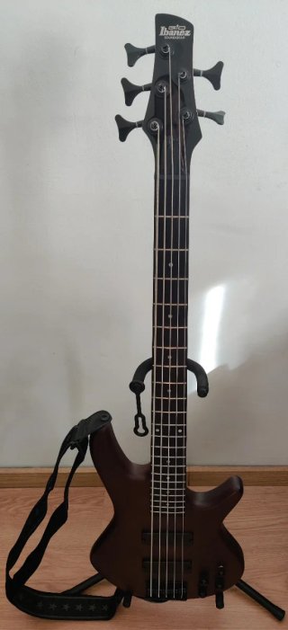 Bajo Ibanez GSR205 5 cuerdas en perfecto estado.