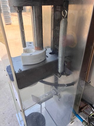 Encorchadora Semiautomática con Bomba de Vacío