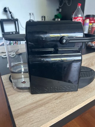Cafetera Nespresso Negra