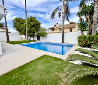 Chalet en alquiler en Nueva Andalucía centro en Marbella