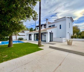 Chalet en alquiler en Nueva Andalucía centro en Marbella